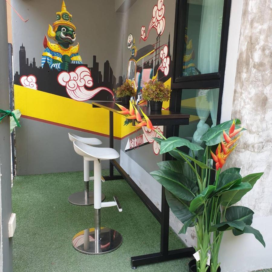 Отель V30 Sukhumvit Бангкок Экстерьер фото